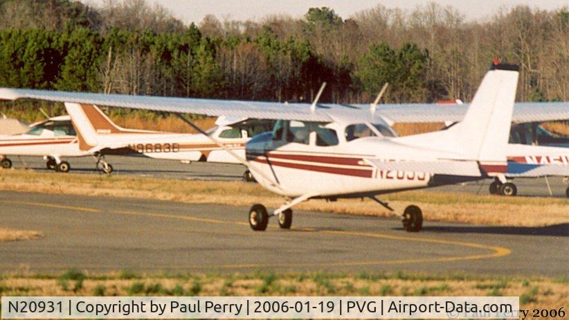 N20931, Cessna 172M C/N 17263871, Taxiing out to get in some practice before sundown