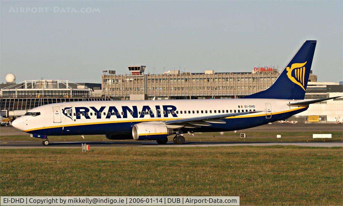 EI-DHD, 2005 Boeing 737-8AS C/N 33816, Lining up on Dublins runway 28 , destination London Stansted