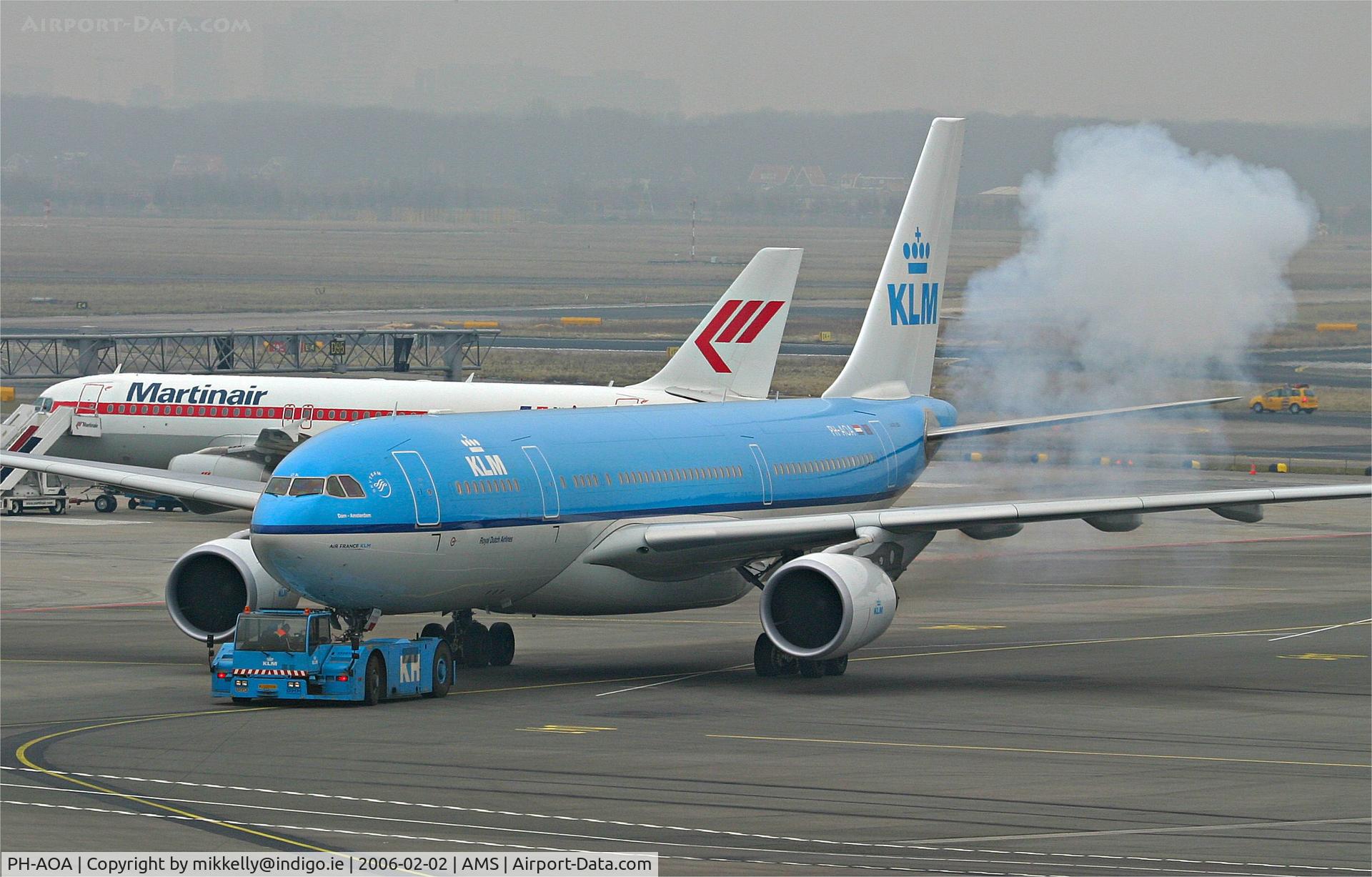 PH-AOA, 2005 Airbus A330-203 C/N 682, Smokey cold start