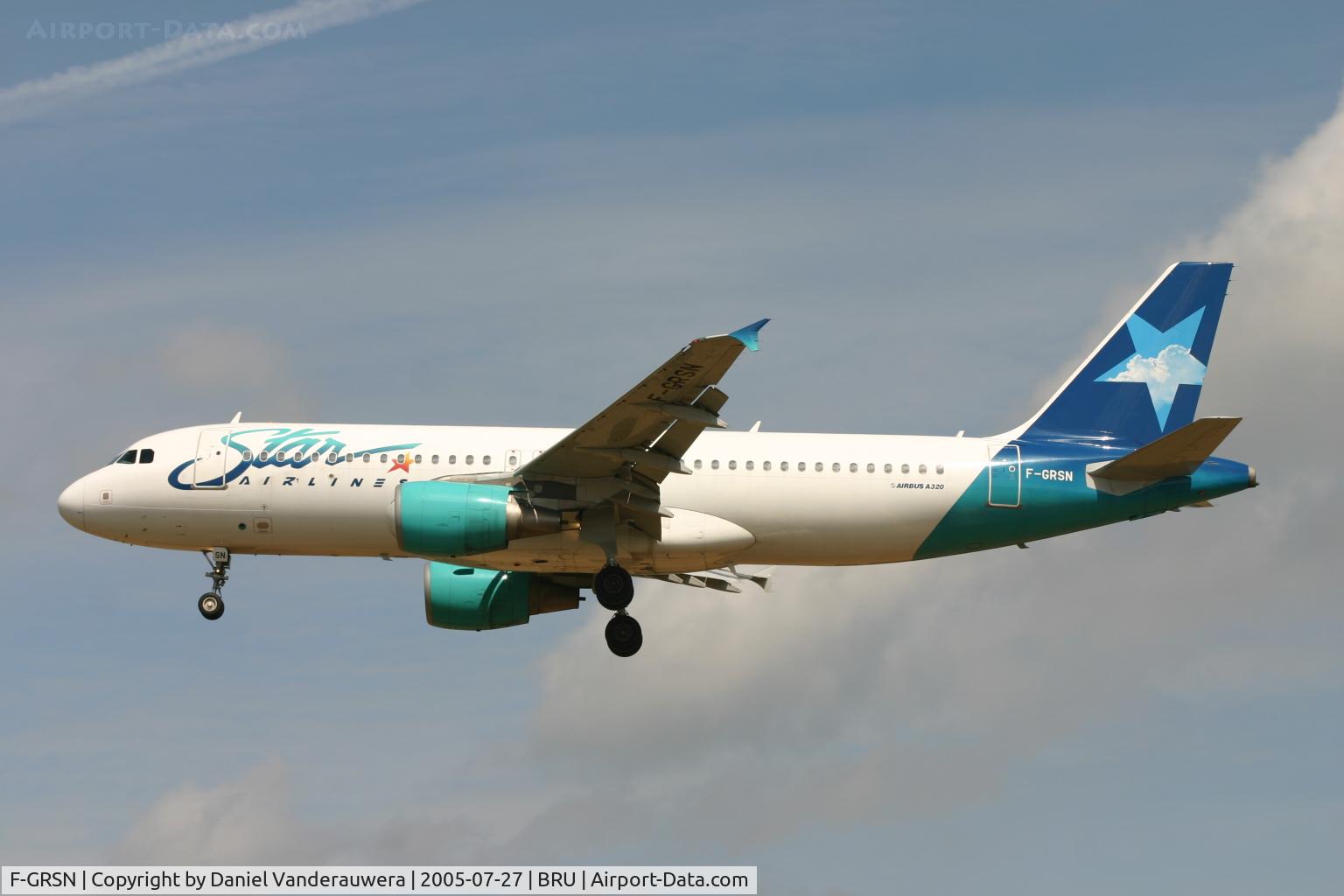 F-GRSN, 2002 Airbus A320-214 C/N 1692, short before landing on rnw 25L