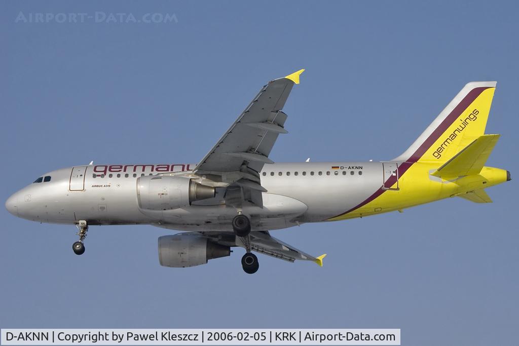 D-AKNN, 1999 Airbus A319-112 C/N 1136, short final to RWY25