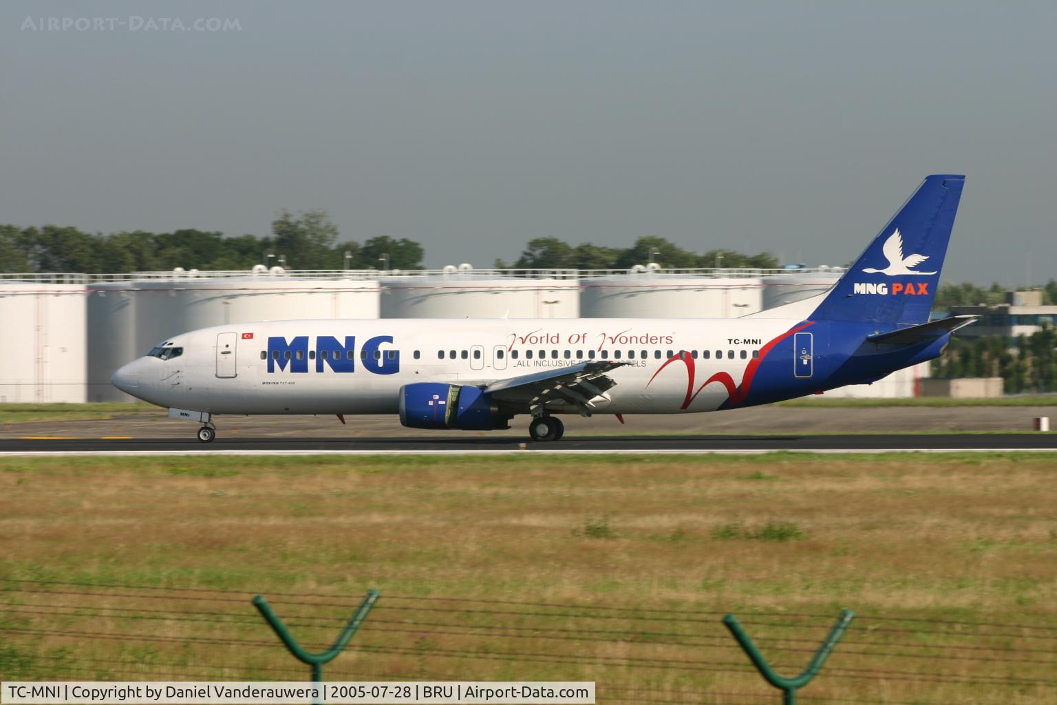 TC-MNI, 1989 Boeing 737-4K5 C/N 24128, arrival of flight MNB2303  on rnw 25L