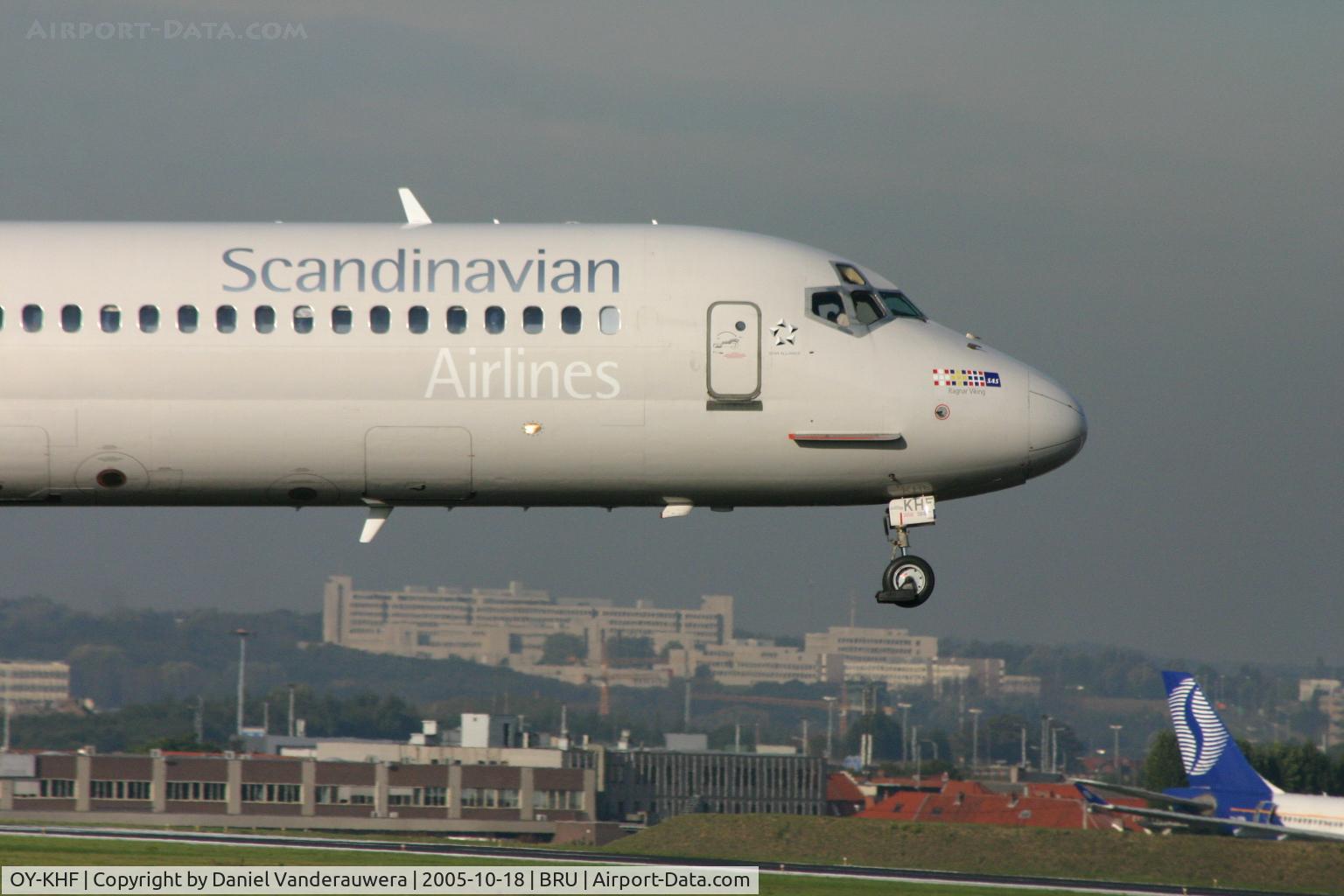 OY-KHF, 1988 McDonnell Douglas MD-87 (DC-9-87) C/N 49609, landing of flight SK593 on rnw 02