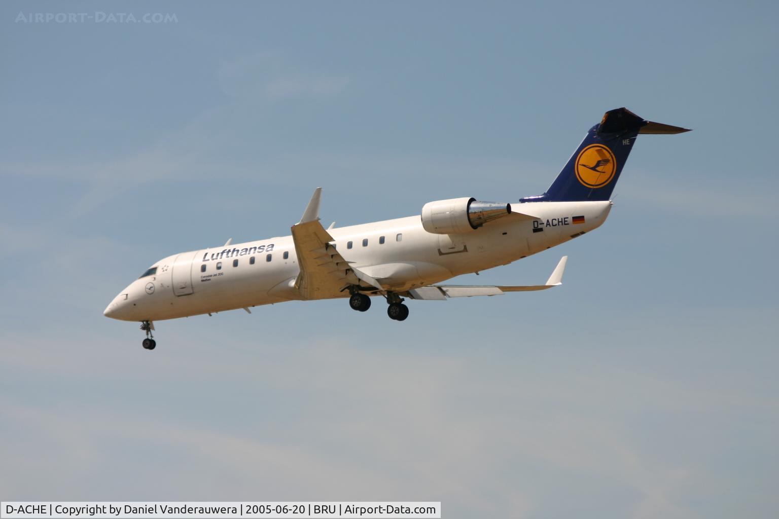 D-ACHE, 2000 Canadair CRJ-200LR (CL-600-2B19) C/N 7407, short to land on 25L