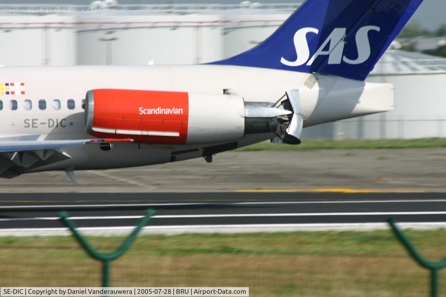 SE-DIC, McDonnell Douglas MD-87 (DC-9-87) C/N 49607, slowing down