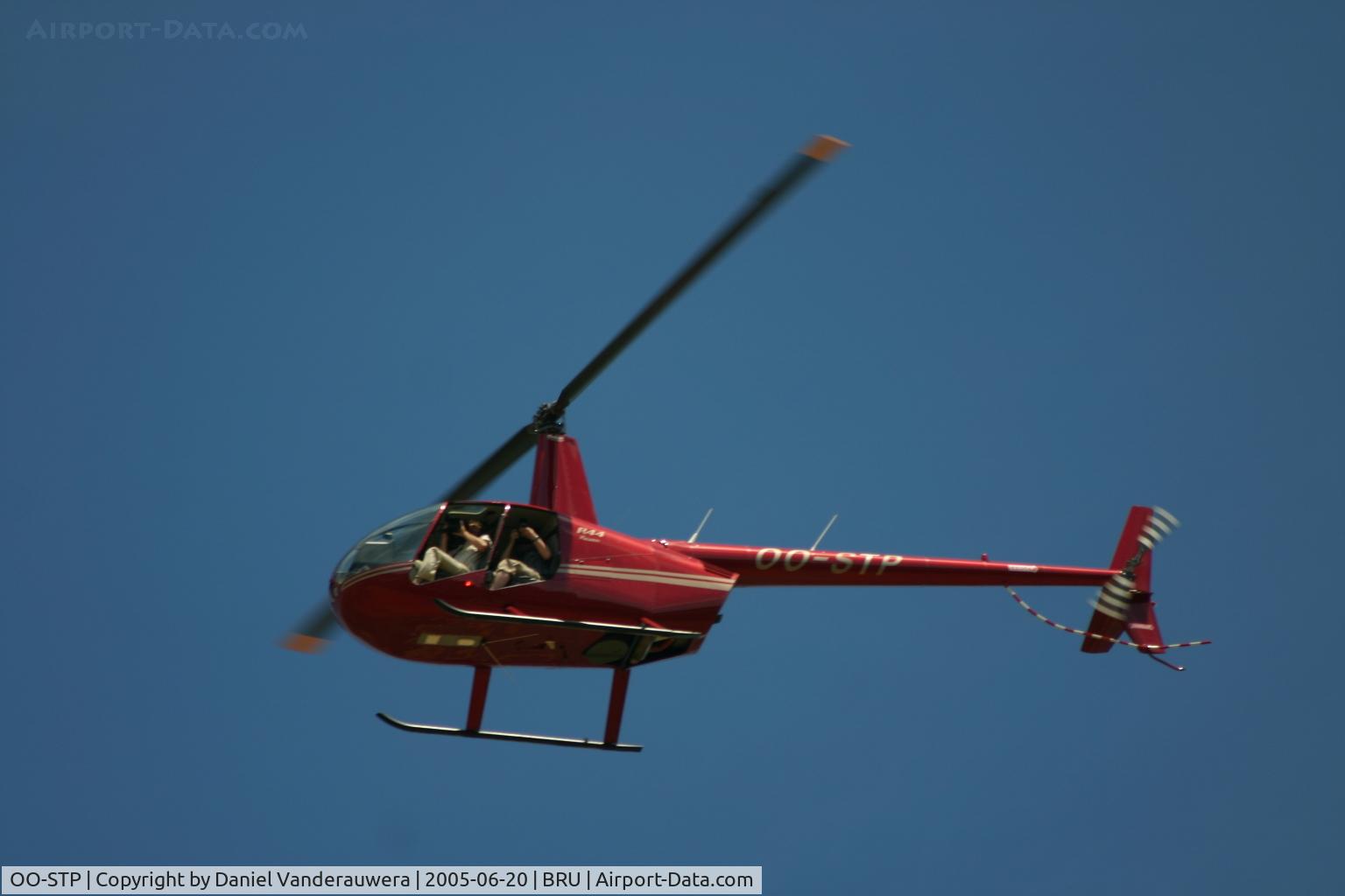 OO-STP, Robinson R44  Raven C/N 0871, flying and filming around BRU apt
