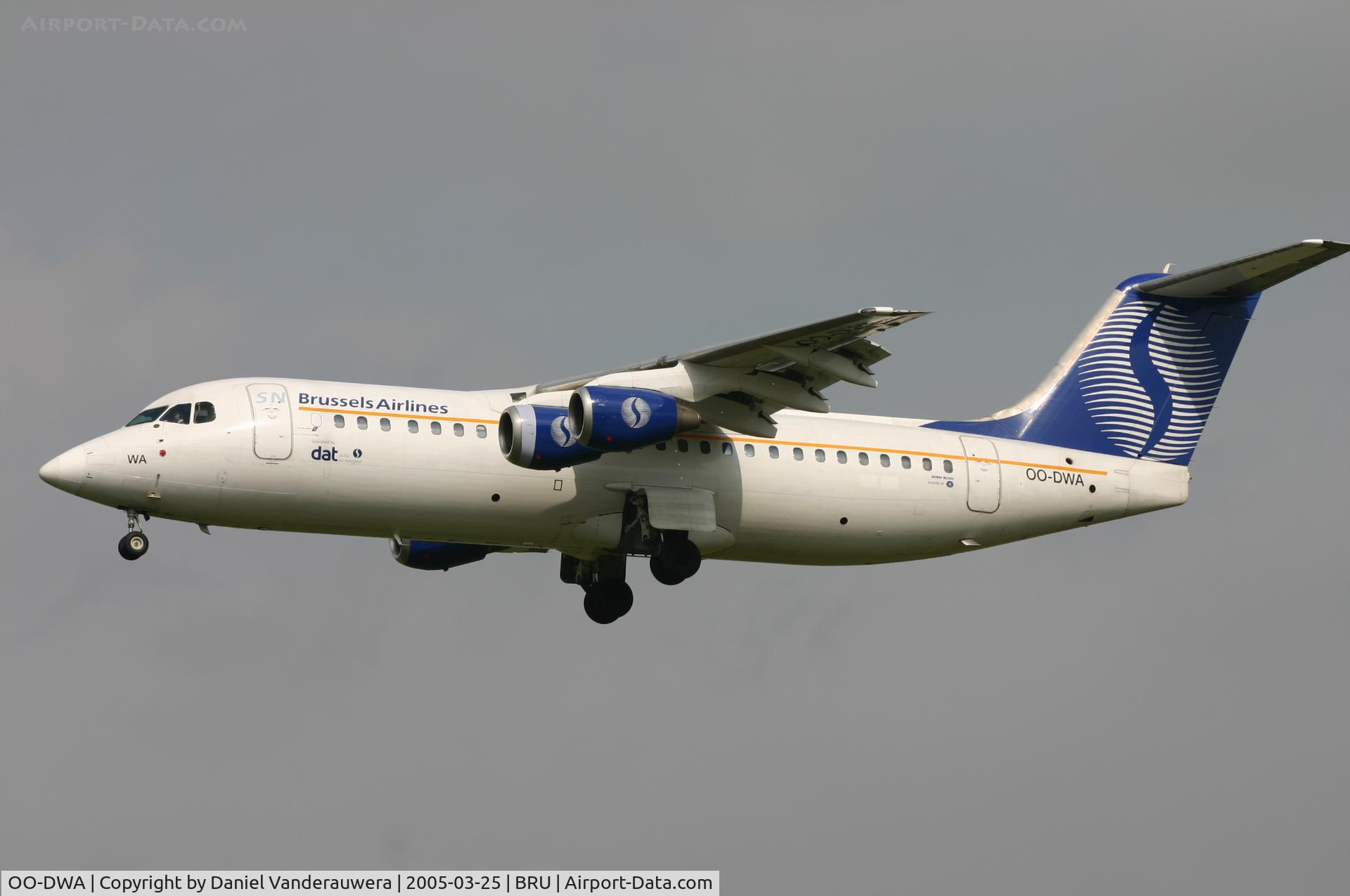 OO-DWA, 1997 British Aerospace Avro 146-RJ100 C/N E3308, landing on rnw 25L
