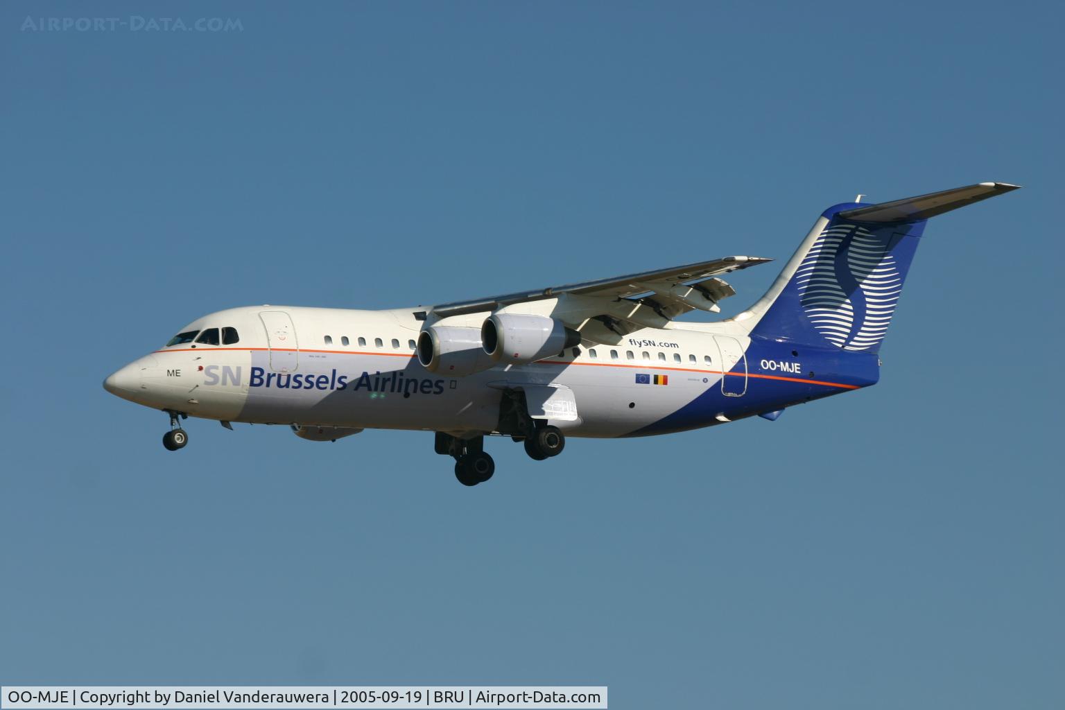 OO-MJE, 1991 British Aerospace BAe.146-200 C/N E2192, short to land on 25L