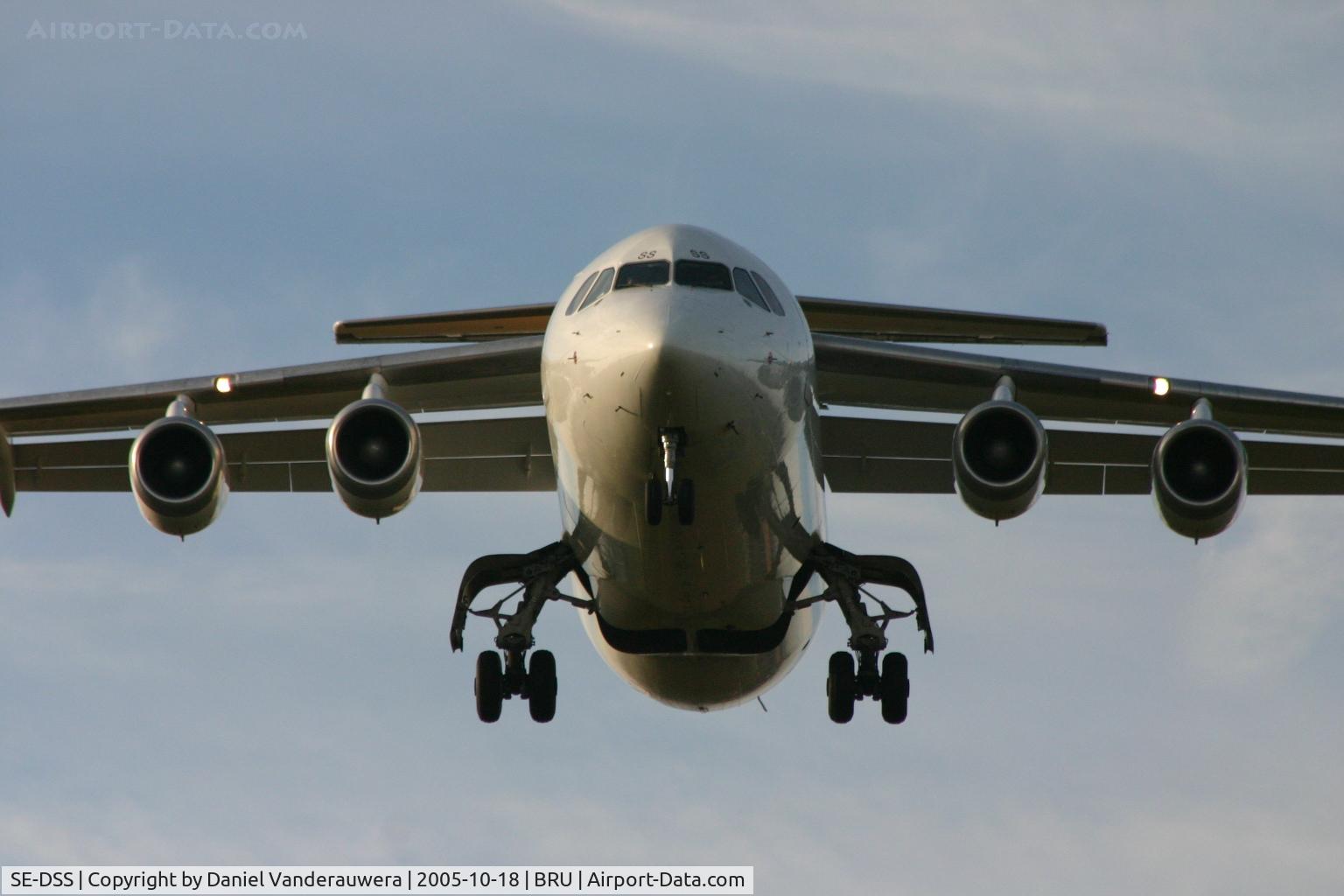 SE-DSS, 1994 British Aerospace Avro 146-RJ100 C/N E3245, ready to land on rnw 25L