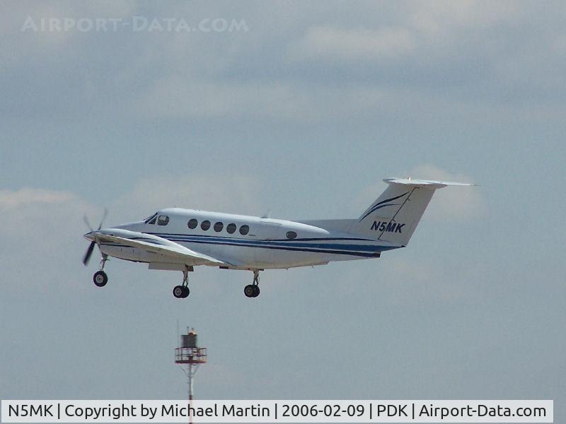 N5MK, 1979 Beech 200 C/N BB-537, Departing PDK - Starting to rotate gear.
