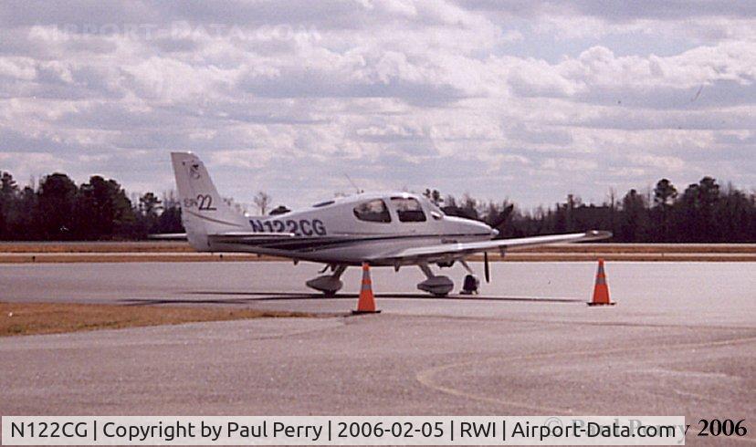 N122CG, 2001 Cirrus SR22 C/N 0098, All by her lonesome, at a practically deserted ramp