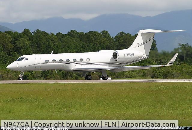 N947GA, 2004 Gulfstream Aerospace GV-SP (G550) C/N 5047, Taxing at Florianopolis Brazil