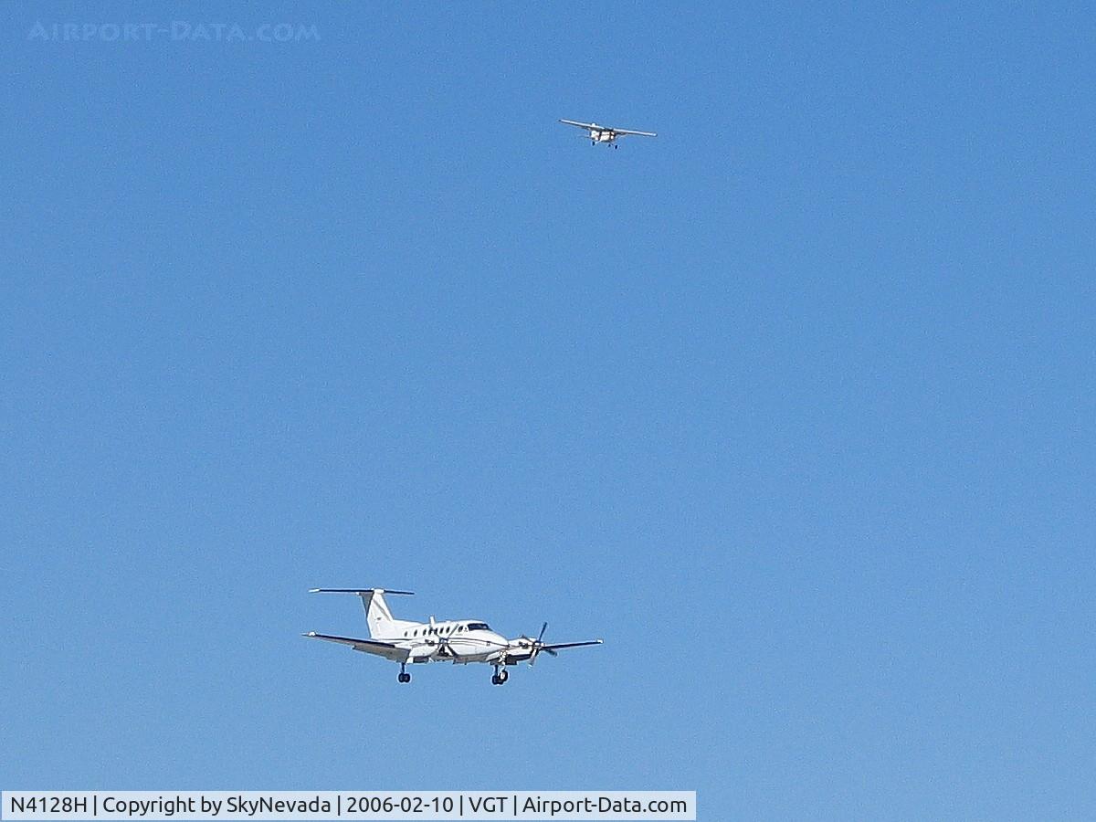 N4128H, 1978 Mooney M20J 201 C/N 24-0642, Sharing airspace
