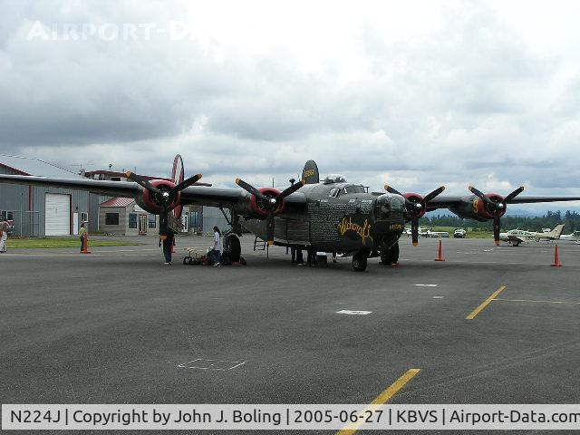 N224J, 1944 Consolidated B-24J-85-CF Liberator C/N 1347 (44-44052), B-24 on display at Skagit Regional Airport