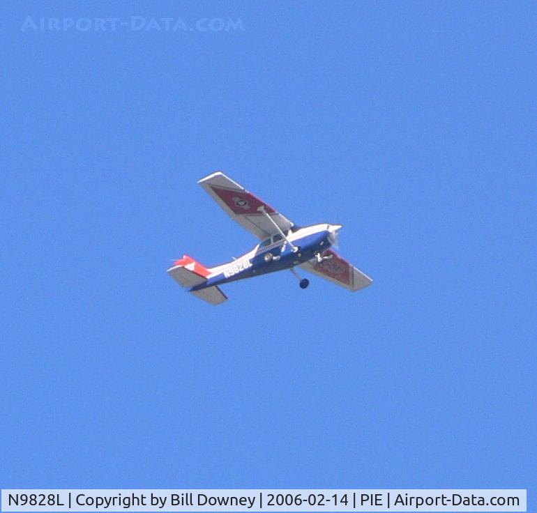 N9828L, 1986 Cessna 172P C/N 17276625, On approach to PIE