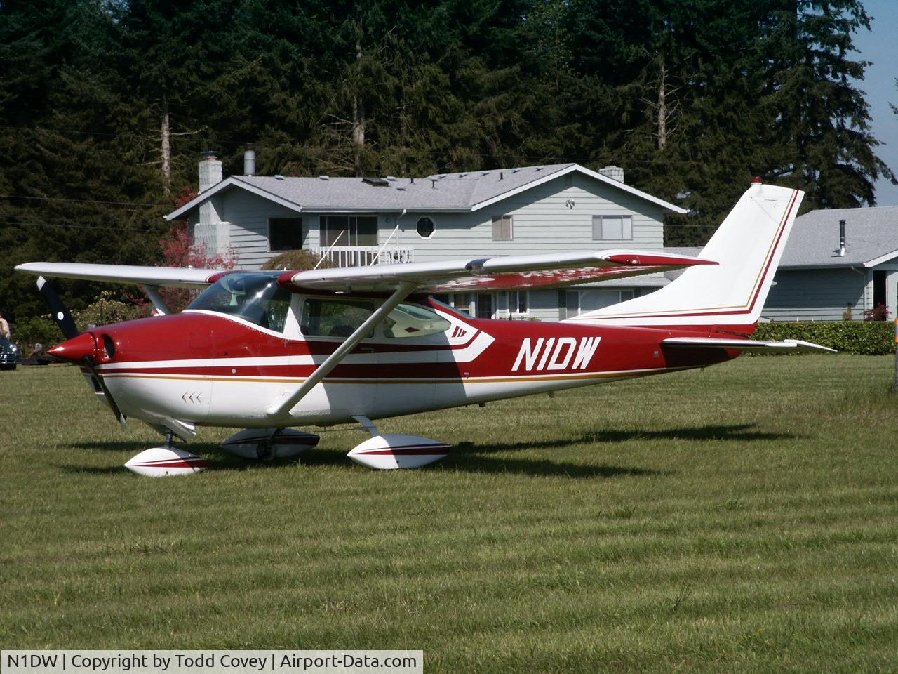 N1DW, 1988 Canadair Challenger 601-3A (CL-600-2B16) C/N 5025, Delta Whiskey 1965 Cessna 182H Skylane