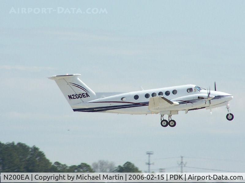 N200EA, 1990 Beech B200 King Air C/N BB-1368, Departing PDK - Starting to rotate gear.