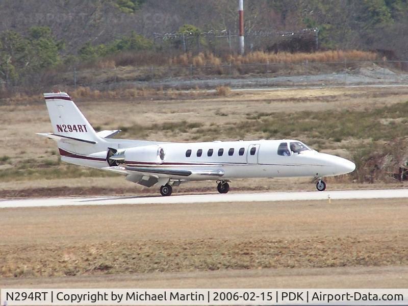 N294RT, 1995 Cessna 560 C/N 560-0264, Landing PDK on 20L with airbrakes extended