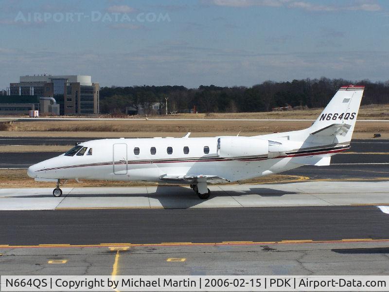 N664QS, 2002 Cessna 560XL Citation Excel C/N 560-5264, Taxing to Signature Air