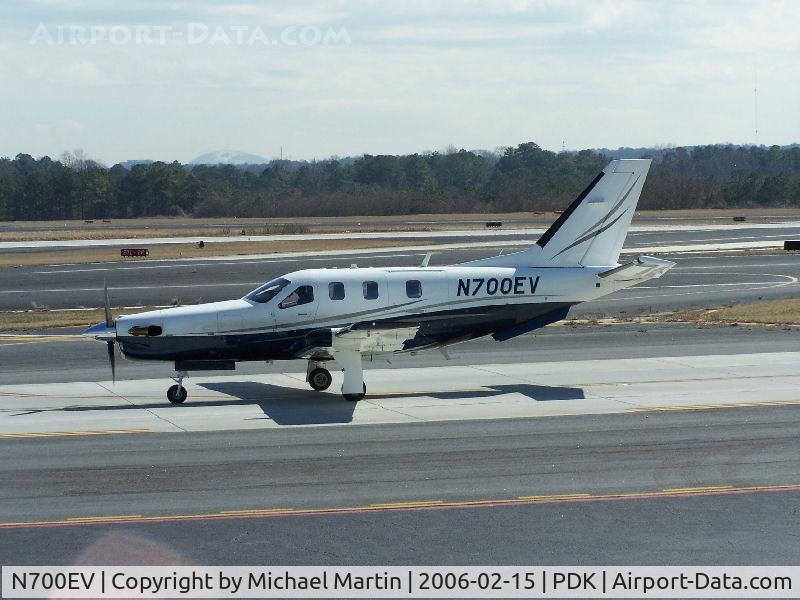 N700EV, 2004 Socata TBM-700 C/N 287, Taxing back from flight