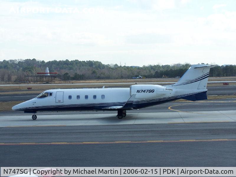 N747SG, 1997 Learjet 60 C/N 60-109, Taxing past on going construction