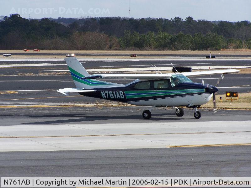 N761AB, 1977 Cessna 210M Centurion C/N 21062092, Taxing to Mercury Air Center