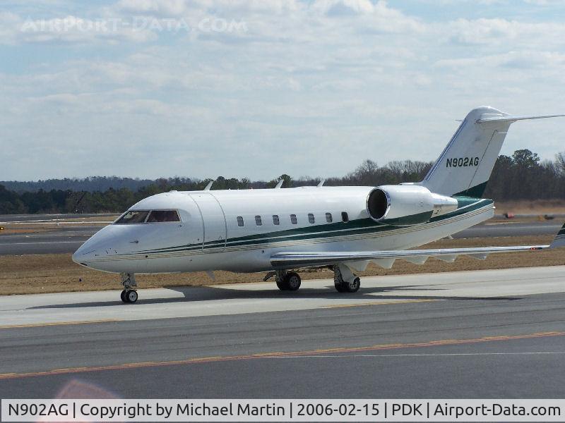 N902AG, 2001 Bombardier Challenger 604 (CL-600-2B16) C/N 5512, Taxing to 20L