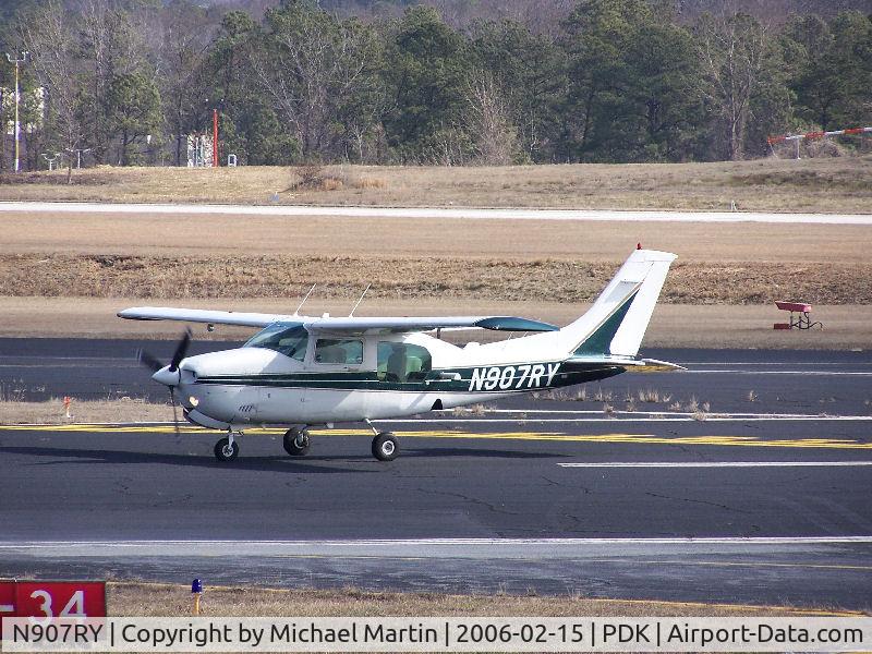 N907RY, Cessna T210N Turbo Centurion C/N 21063765, DEA Flint 07 Taxing to Epps Air Service