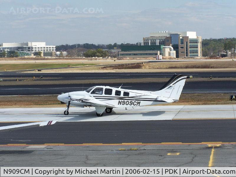 N909CM, 2001 Raytheon Aircraft Company 58 C/N TH-2022, Taxing to 20L