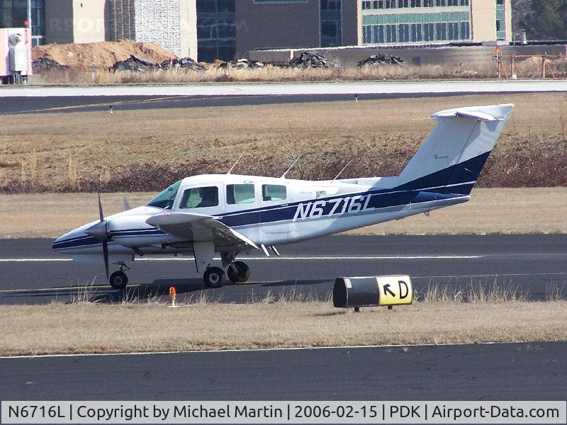 N6716L, 1980 Beech 76 Duchess C/N ME-326, Taxing to Aviation Atlanta
