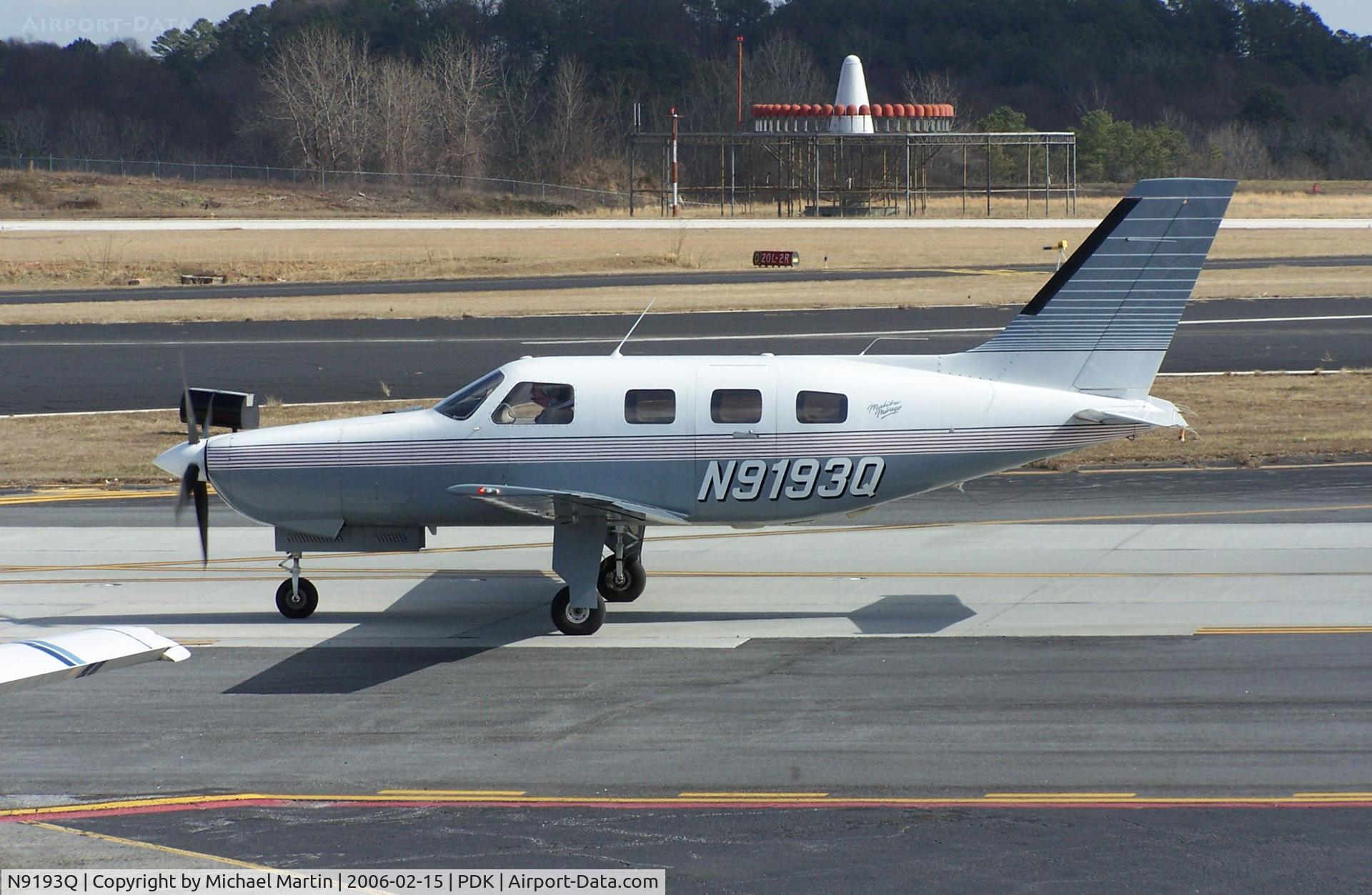N9193Q, 1990 Piper PA-46-350P Malibu Mirage C/N 4622097, Taxing to 20L