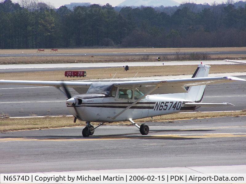 N6574D, 1979 Cessna 172N C/N 17272874, Taxing back from flight