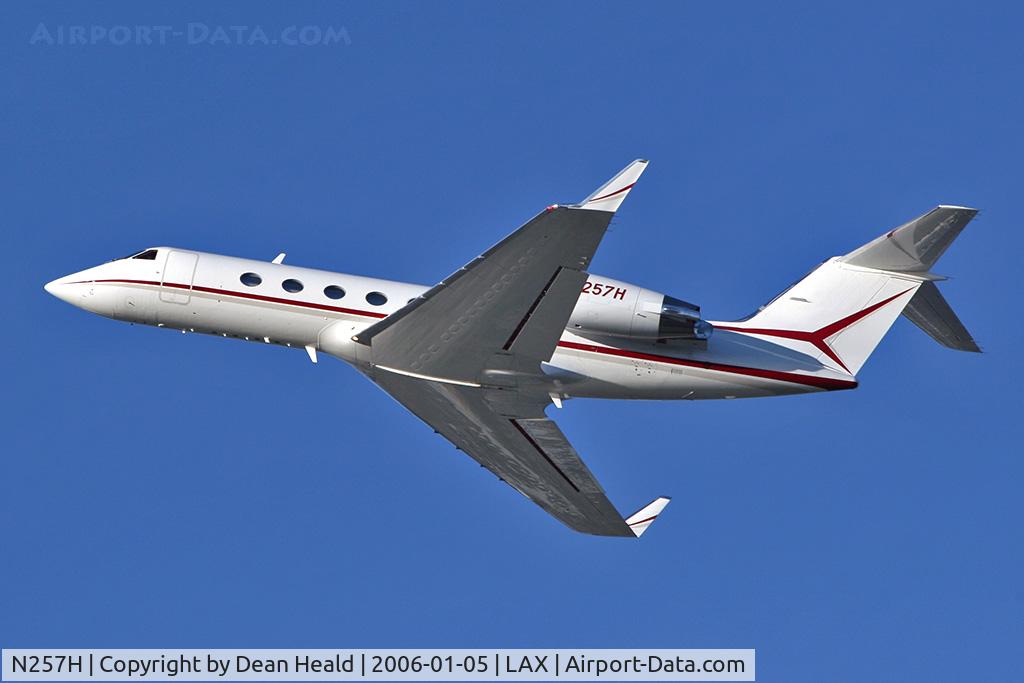 N257H, 1993 Gulfstream Aerospace G-IV C/N 1223, Departing the South Complex on a late afternoon in January.
