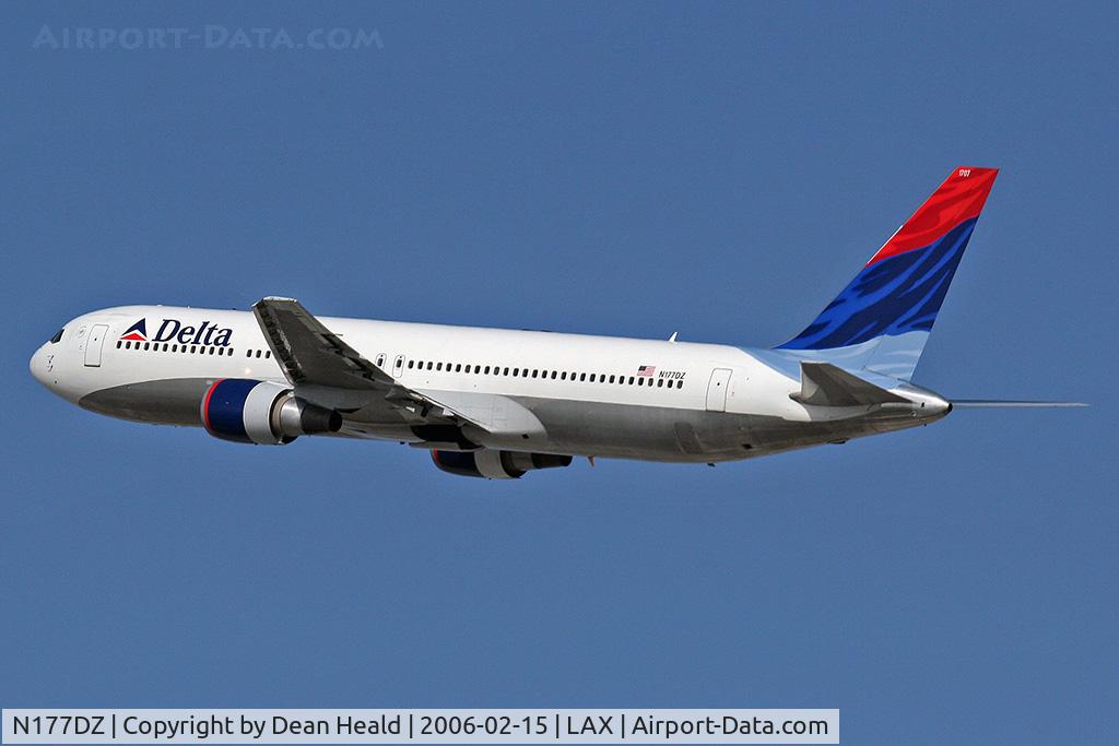 N177DZ, 1999 Boeing 767-332 C/N 29698, Departing RWY 25R.
