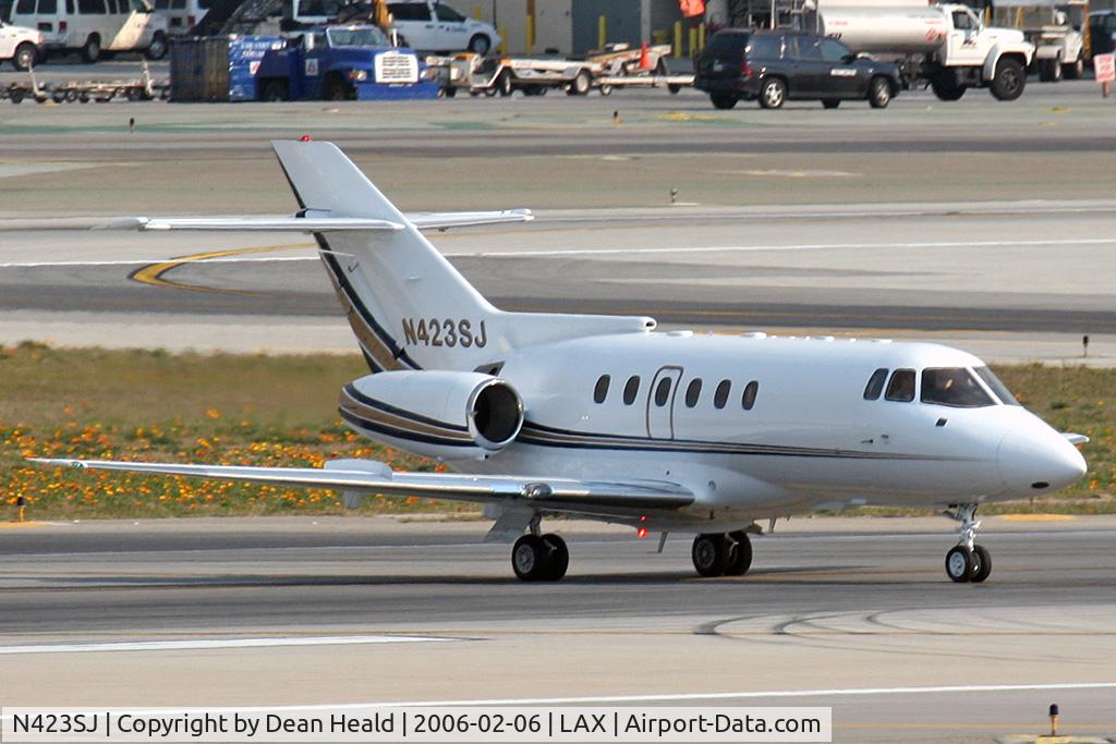N423SJ, British Aerospace BAe.125 Series 800A C/N 258135, Taxiing across RWY 25L/7R @ 9:51AM.