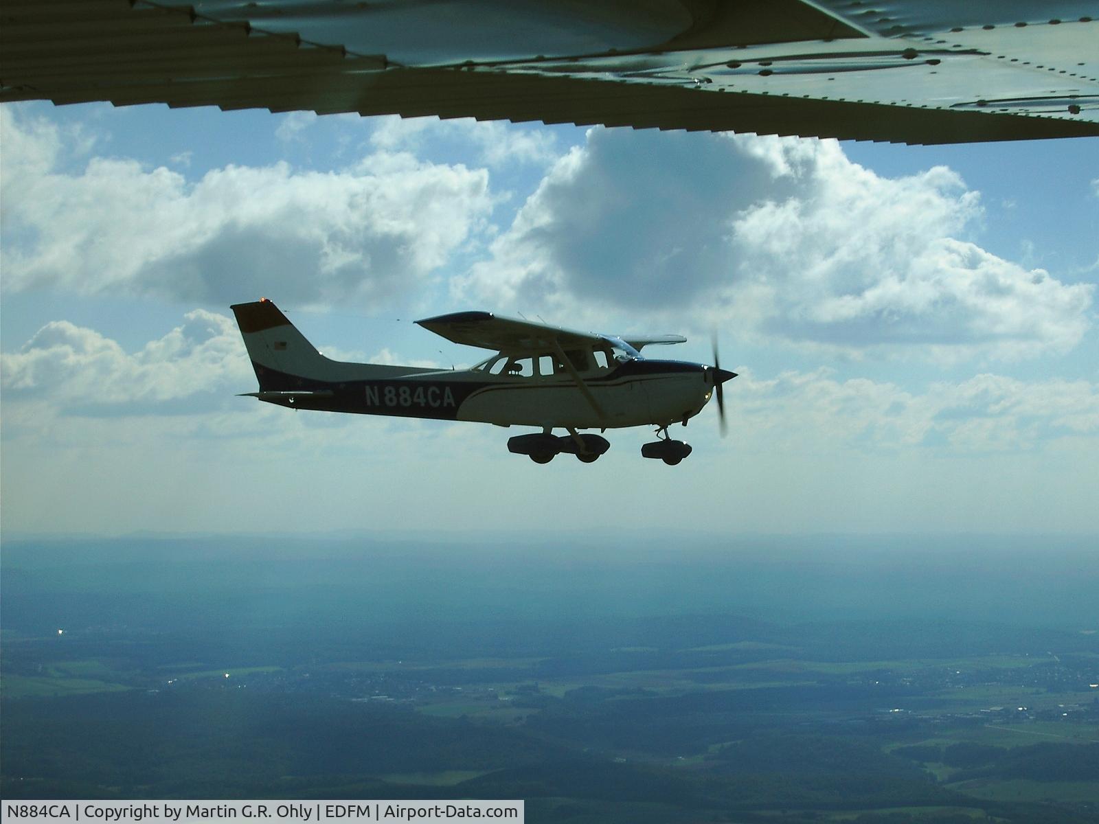 N884CA, 1978 Cessna 172N C/N 17271876, N884CA in Flight