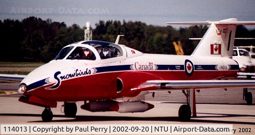 114013, 1962 Canadair CT-114 Tutor C/N 1013, Snowbird 1 taxiing back after a large show