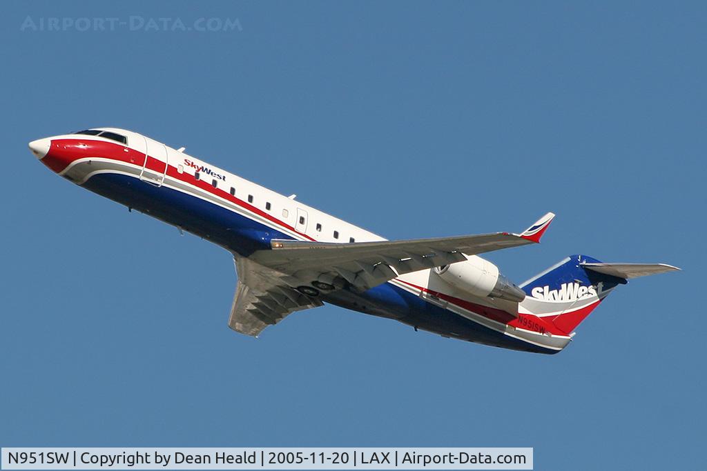 N951SW, 2003 Bombardier CRJ-200LR (CL-600-2B19) C/N 7795, N951SW departing RWY 25R on a clear November morning.