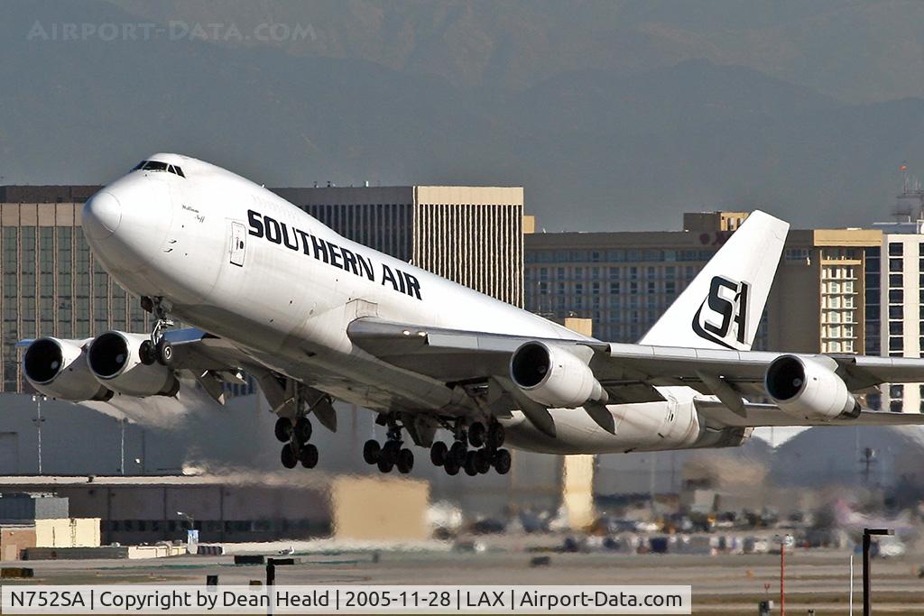N752SA, 1976 Boeing 747-228F C/N 21255, Southern Air N752SA departing RWY 25L.
