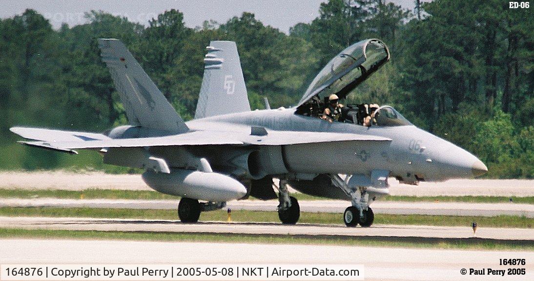 164876, McDonnell Douglas F/A-18D Hornet C/N 1208, Recon Hornet recovering from her part in the demo