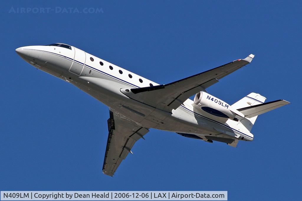 N409LM, 2002 Israel Aircraft Industries GULFSTREAM 200 C/N 059, Departing South Complex on a clear December day.