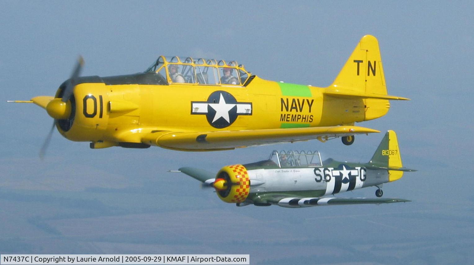 N7437C, North American SNJ-4 Texan C/N 88-13067, Enroute to Airsh2005