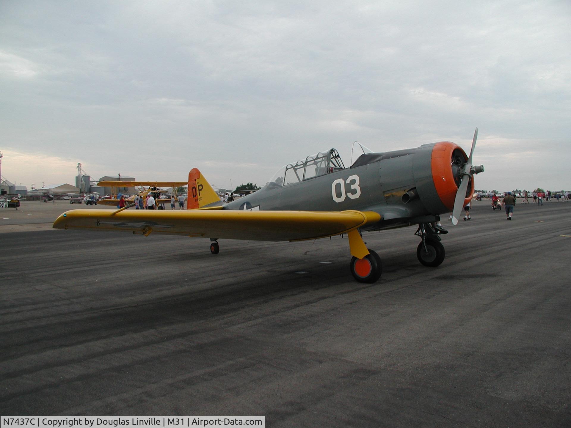 N7437C, North American SNJ-4 Texan C/N 88-13067, Halls TN Airshow, 2000, owned by Morris Ray
