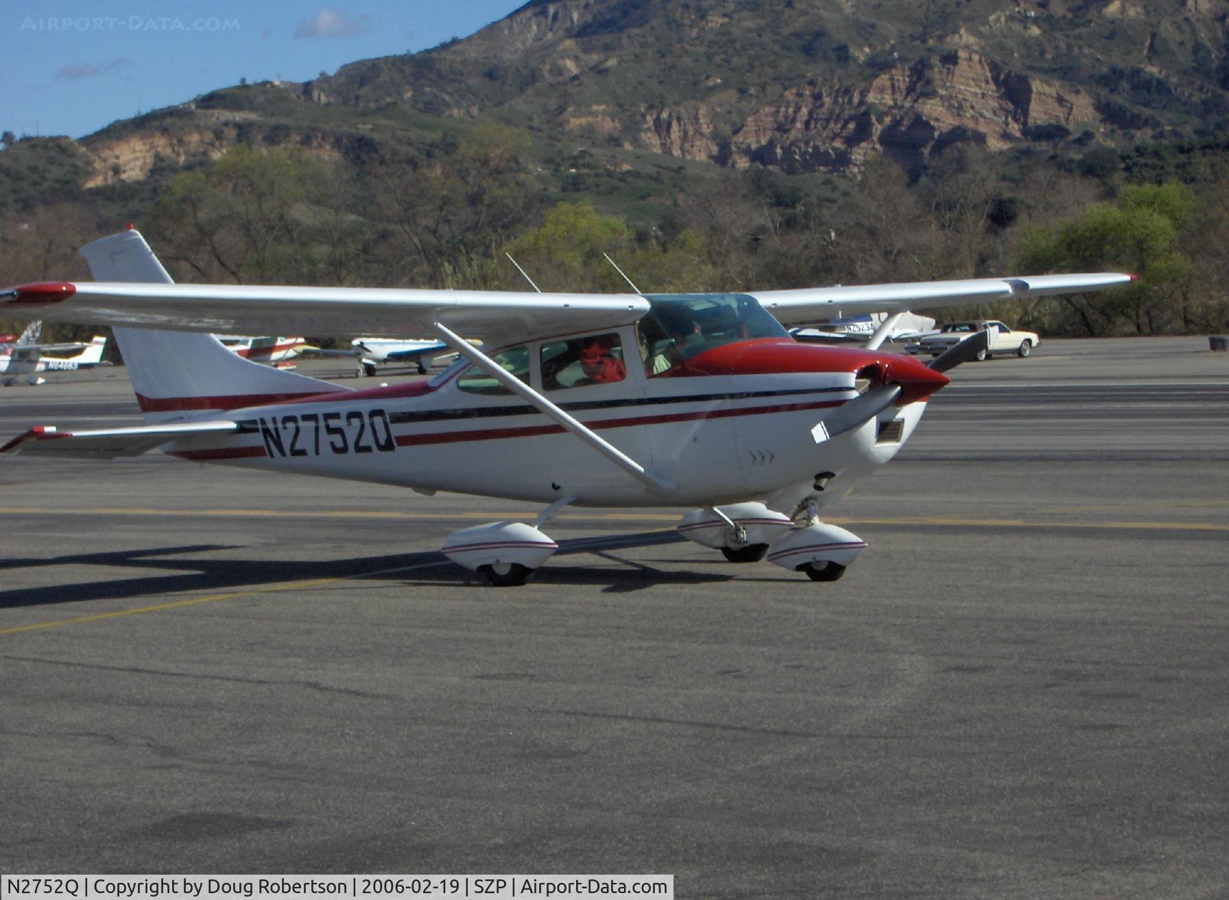 N2752Q, 1967 Cessna 182K Skylane C/N 18257952, 1967 Cessna 182K SKYLANE, Continental O-470-S 230 Hp, on taxiway
