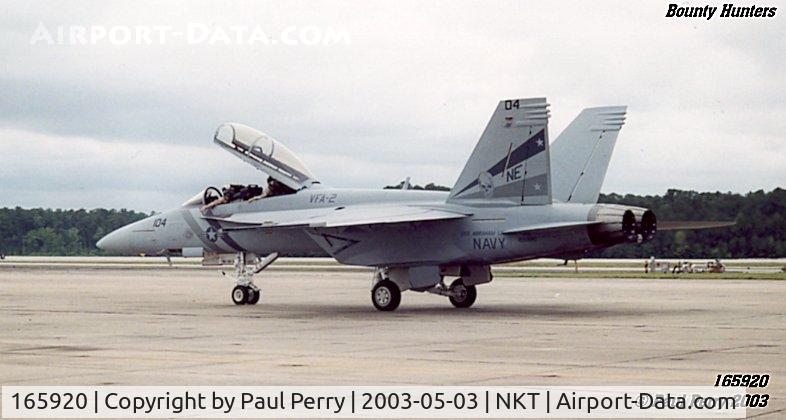 165920, Boeing F/A-18F Super Hornet C/N F066, Good view of the VFA-2 show bird, even if she's in all gray