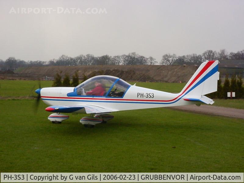 PH-3S3, 2002 Evektor EV-97 Model 2000 C/N 2002-1530, Seen at Grubbenvorst micro light airfield.