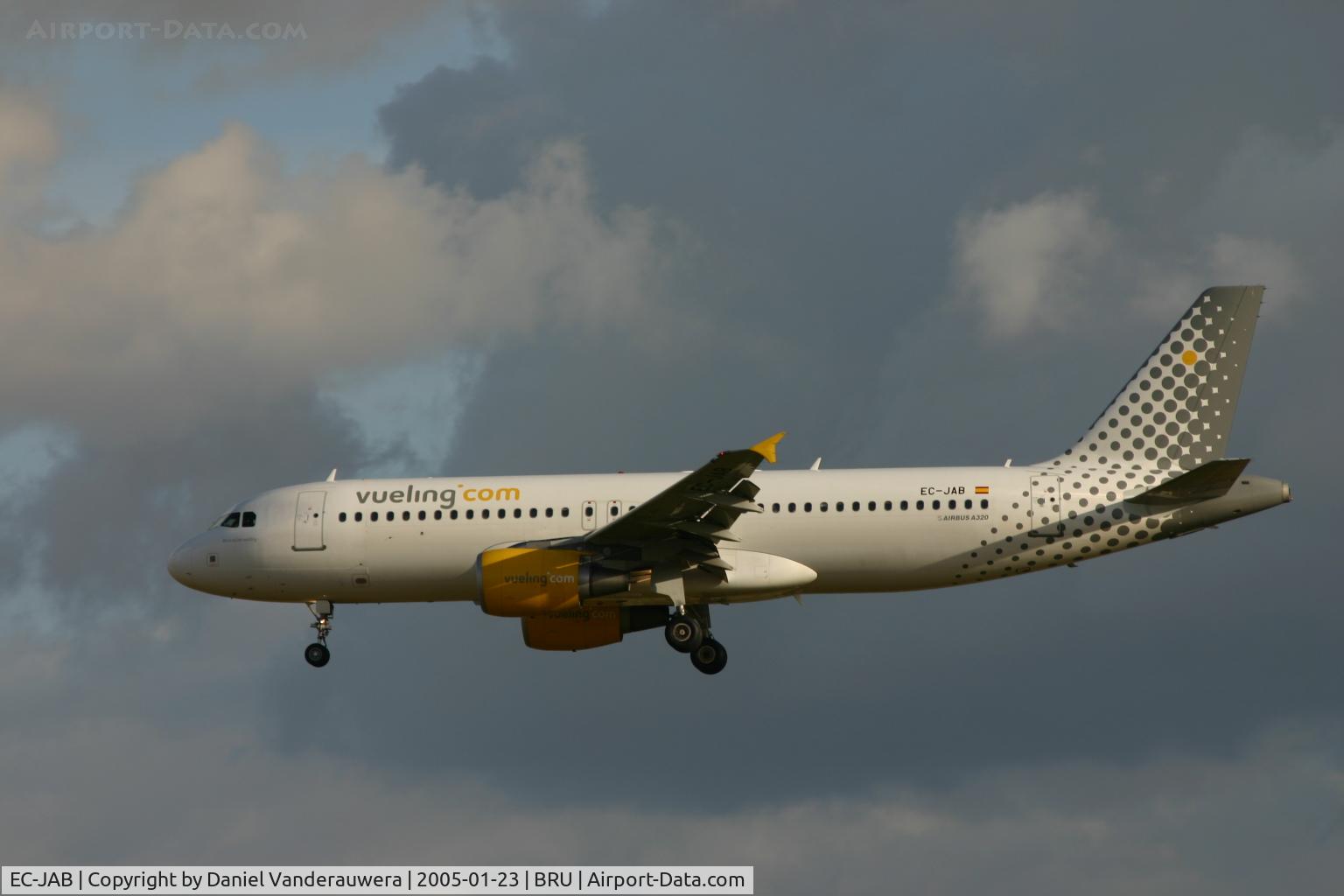 EC-JAB, 2004 Airbus A320-214 C/N 2227, arrival of flight VLG6020