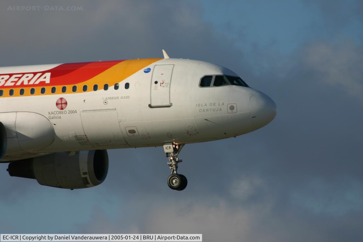 EC-ICR, 1991 Airbus A320-211 C/N 240, arrival of IB A322 supporting XACOBEO 2004