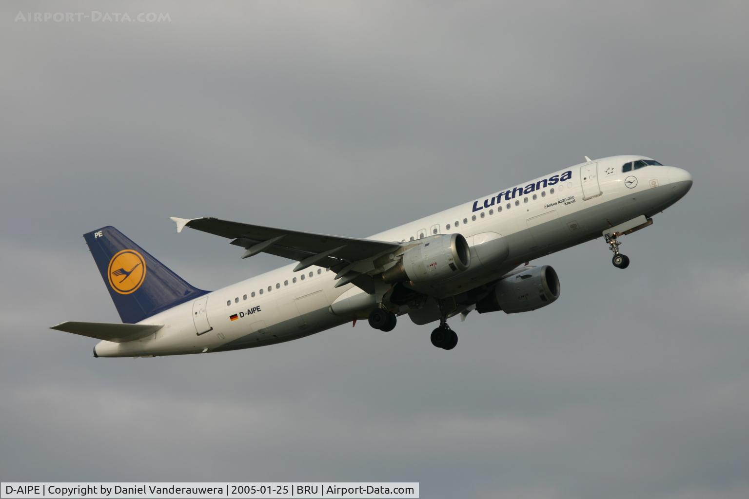 D-AIPE, 1989 Airbus A320-211 C/N 0078, taking off from rnw 07R
