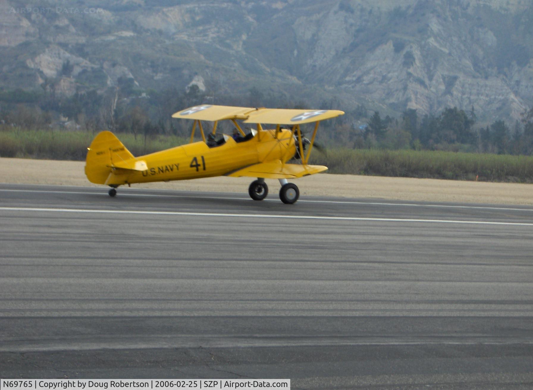 N69765, 1941 Boeing A75N1 (PT17) C/N 75-1044, 1941 Boeing Stearman A75N1 (PT-17 KAYDET) as N2S-1, Continental W670-5 220 Hp, Takeoff roll